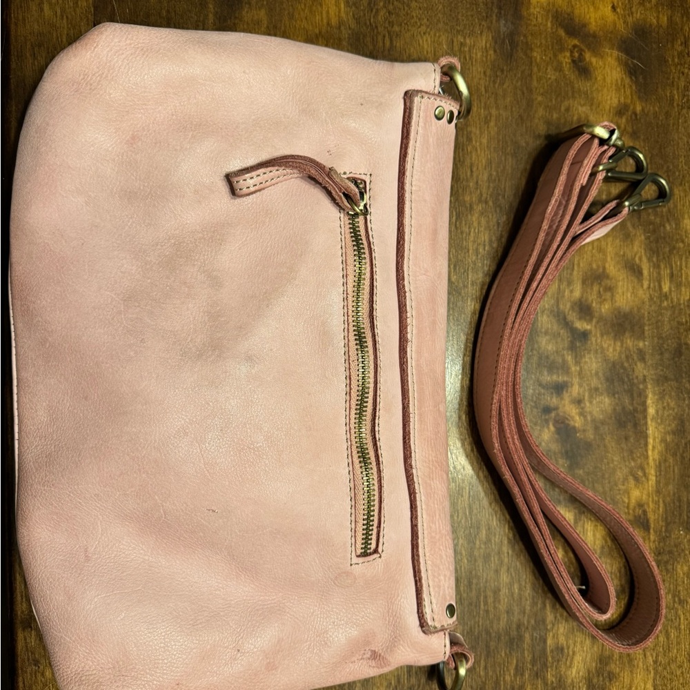 Bolsa Nova pink envelope crossbody. Lightly used. Light discoloration on button.